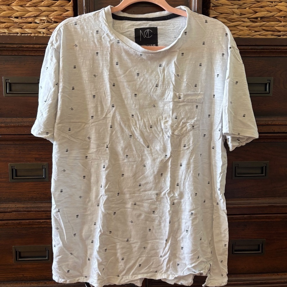 Modern Culture white short sleeve tee with pineapple print in size XL
